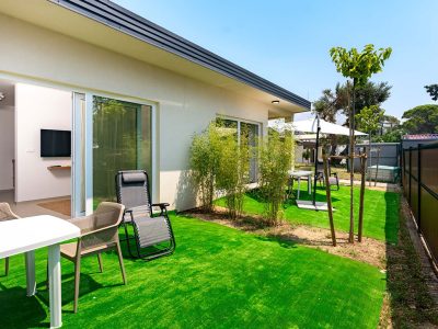 camping-arti-homes-rab-mobile-home-arti-studio-four-exterior-garden