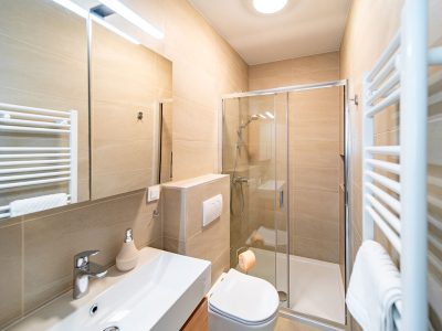 camping-arti-homes-rab-mobile-home-arti-studio-four-interior-bathroom-shawer