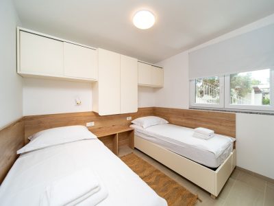 camping-arti-homes-rab-mobile-home-arti-studio-four-interior-bedroom-single-beds-view