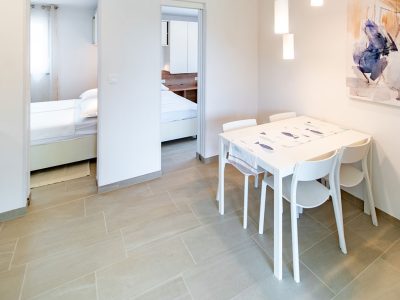 camping-arti-homes-rab-mobile-home-arti-studio-four-interior-hallway