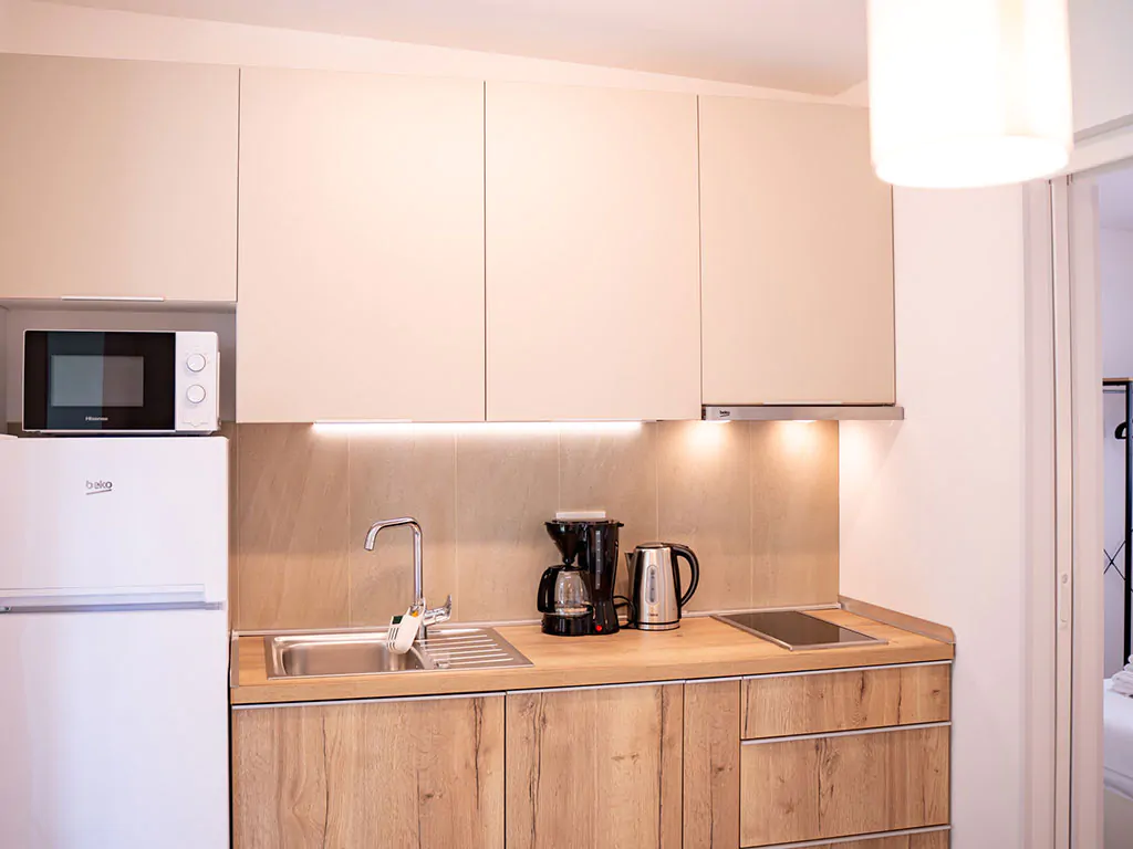 camping-arti-homes-rab-mobile-home-arti-studio-four-interior-kitchen-set