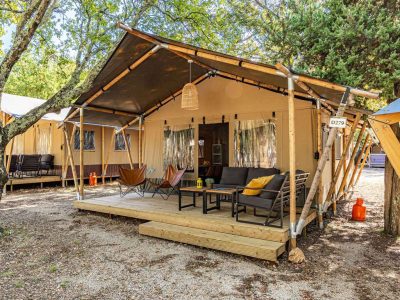 camping-cikat-safari-tent-lodge-exterior-front-view-2
