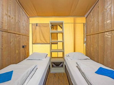 camping-cikat-safari-tent-lodge-interior-bedroom-single-beds