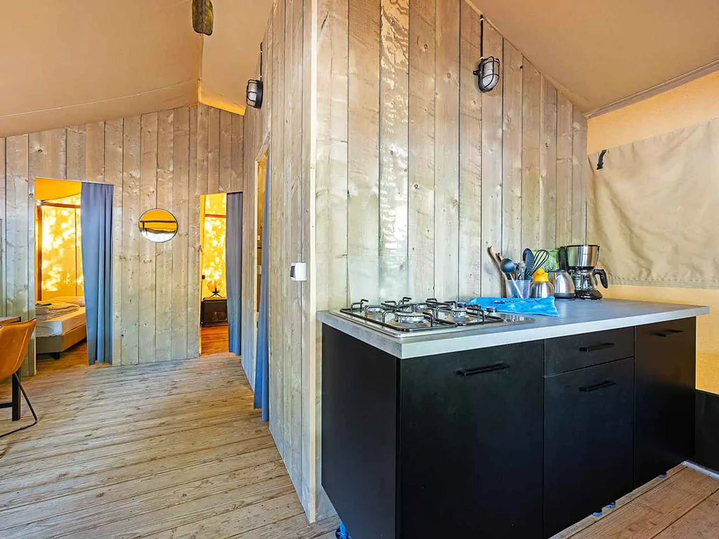camping-cikat-safari-tent-lodge-interior-kitchen