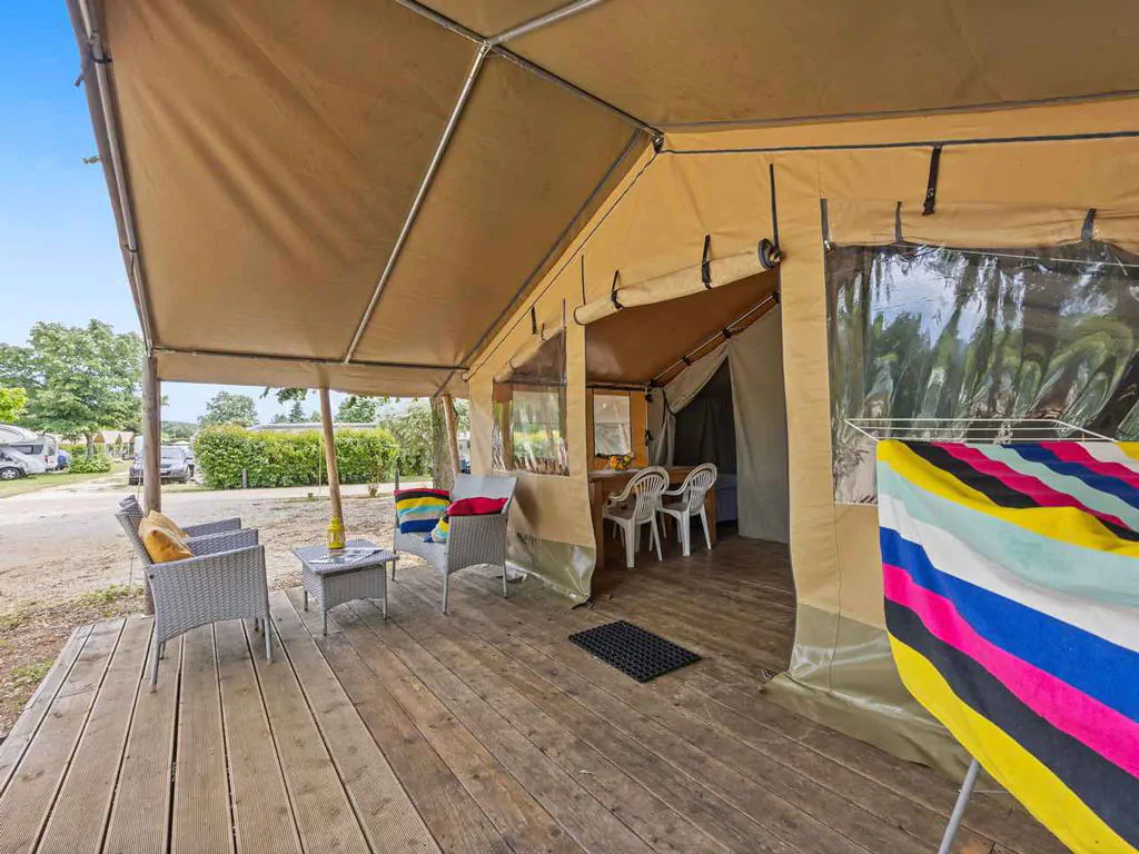 camping-lanterna-safari-tent-harmony-exterior-terrace