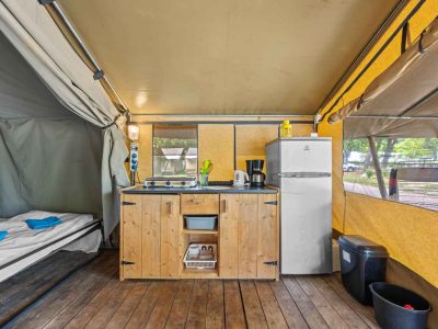 camping-lanterna-safari-tent-harmony-interior-kitchen