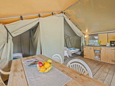 camping-lanterna-safari-tent-harmony-interior-livingroom