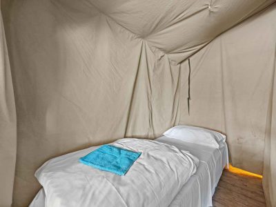 camping-lanterna-safari-tent-harmony-interior-singlebed