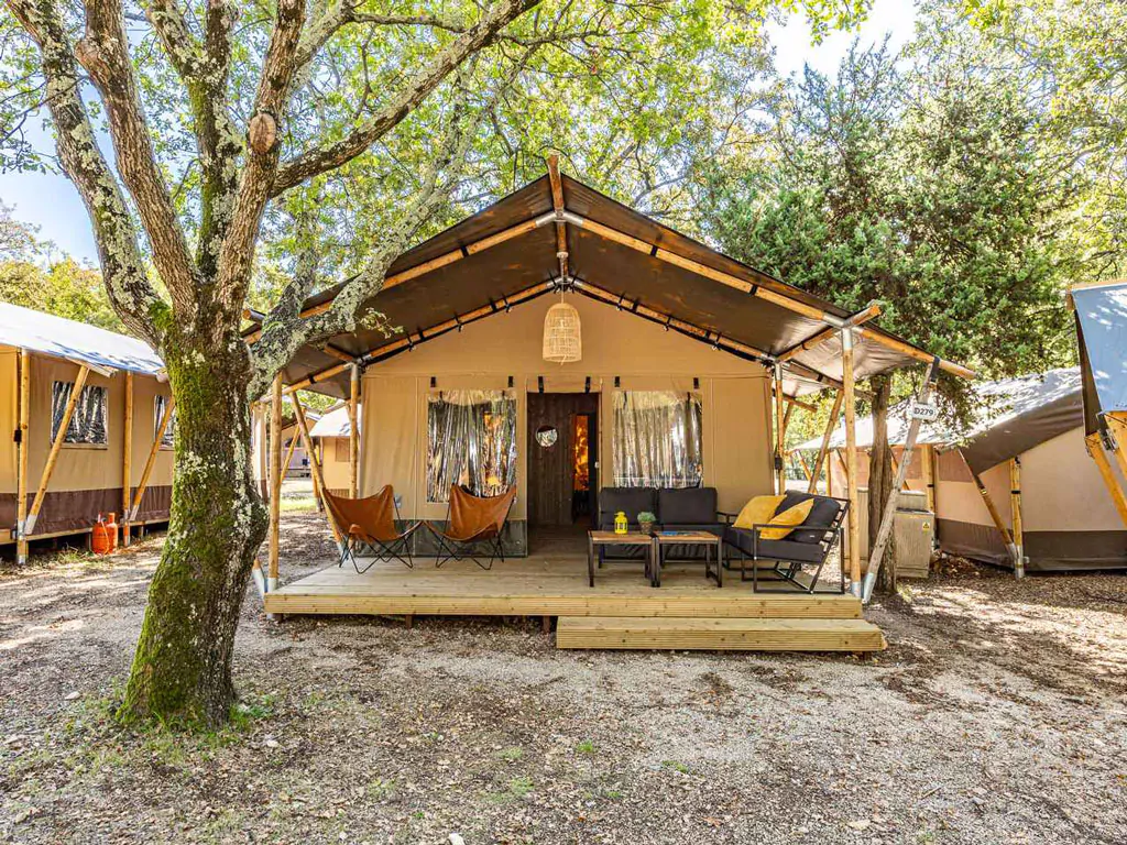 camping-lanterna-safari-tent-lodge-8-persons-exterior-frontview