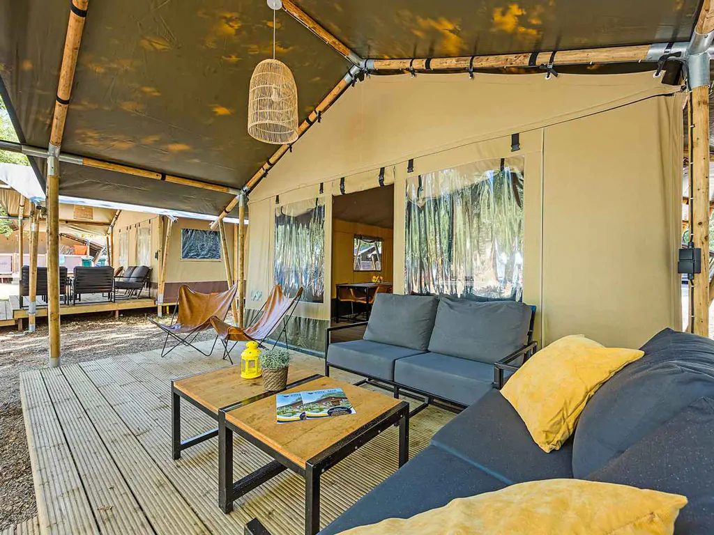 camping-lanterna-safari-tent-lodge-8-persons-exterior-terrace-ii