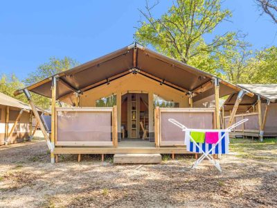 camping-lanterna-safari-tent-lodge-five-persons-exterior-frontview