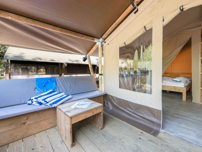camping-lanterna-safari-tent-lodge-five-persons-exterior-terrace