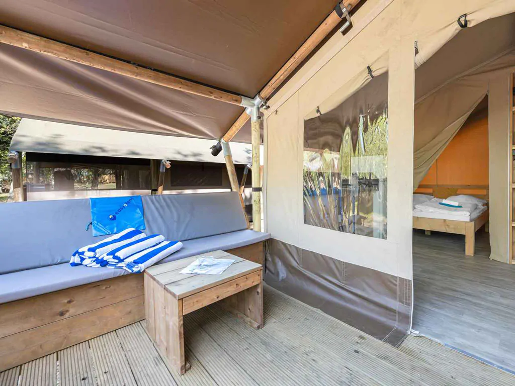camping-lanterna-safari-tent-lodge-five-persons-exterior-terrace