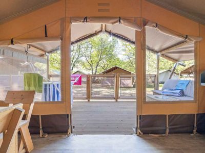 camping-lanterna-safari-tent-lodge-five-persons-interior-terrace