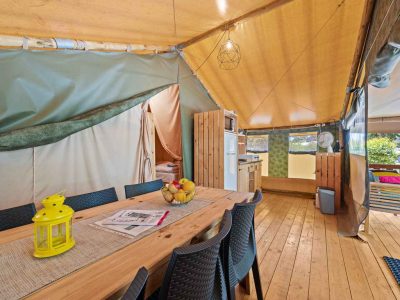 camping-lanterna-safari-tent-relax-interior-livingroom