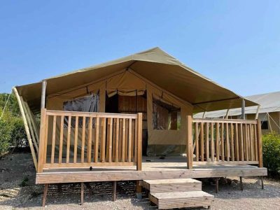 camping-lanterna-safari-tent-sorella-sanitary-airco-exterior-frontview
