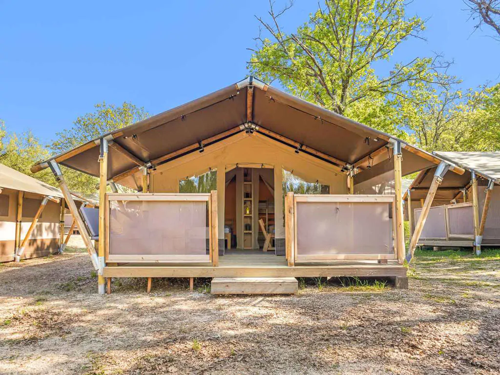 camping-stella-maris-safari-tent-cozy-exterior-frontview