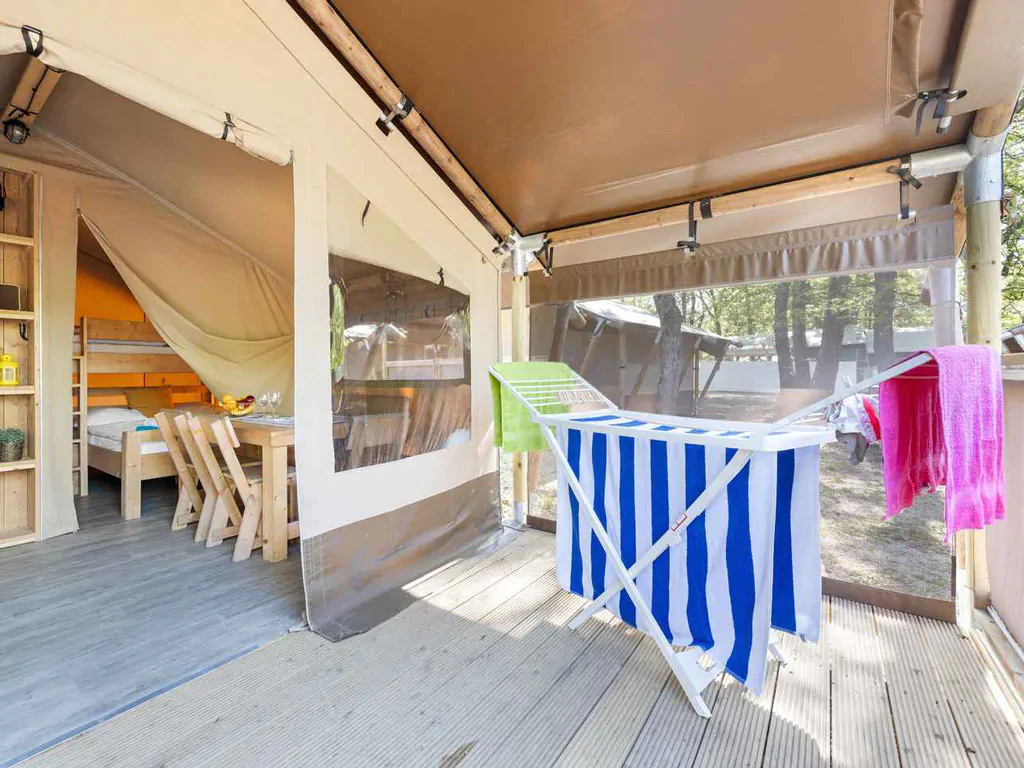 camping-stella-maris-safari-tent-cozy-exterior-terrace