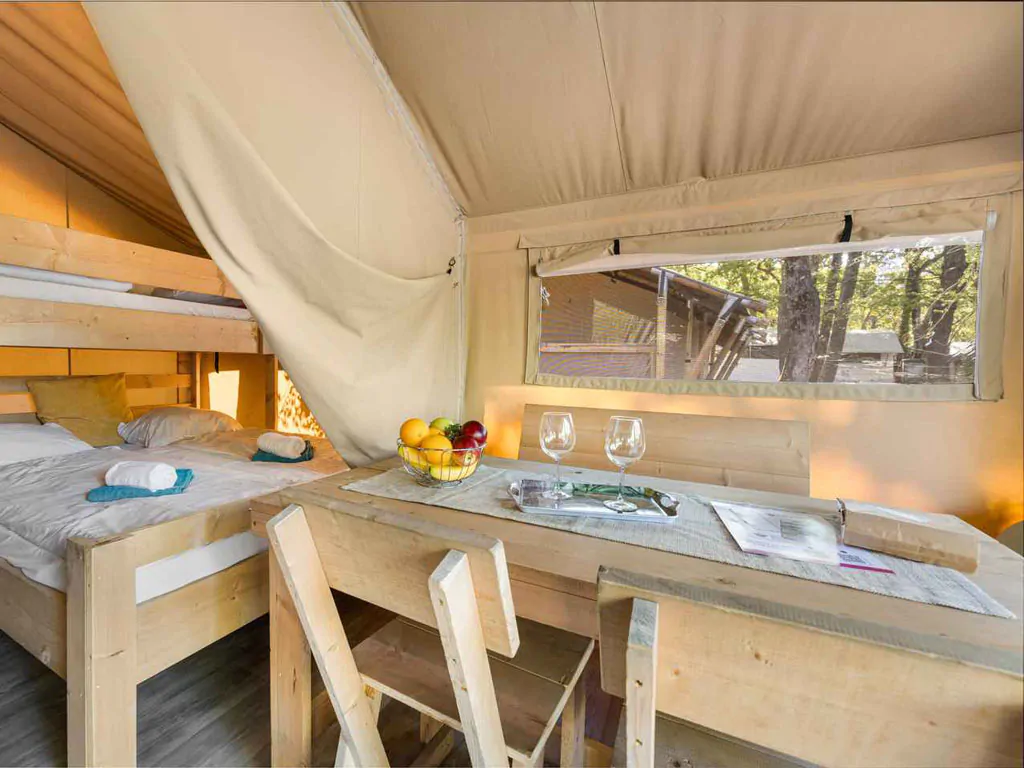 camping-stella-maris-safari-tent-cozy-interior-table