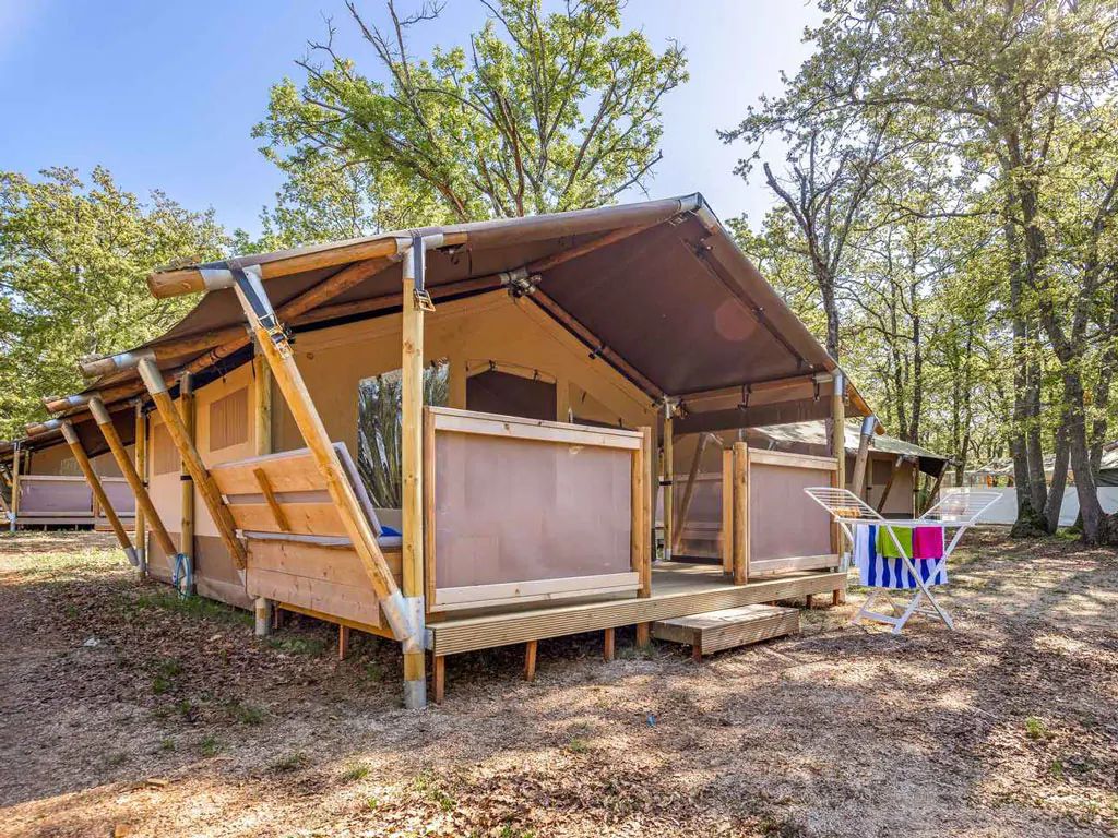 camping-stella-maris-umag-safari-tent-lodge-airco-exterior-frontview
