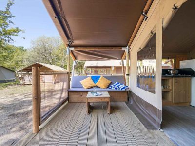 camping-stella-maris-umag-safari-tent-lodge-airco-exterior-terrace
