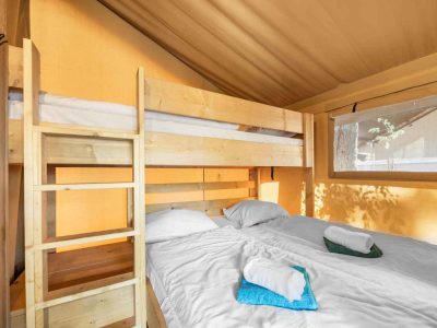 camping-stella-maris-umag-safari-tent-lodge-airco-interior-bunkbed