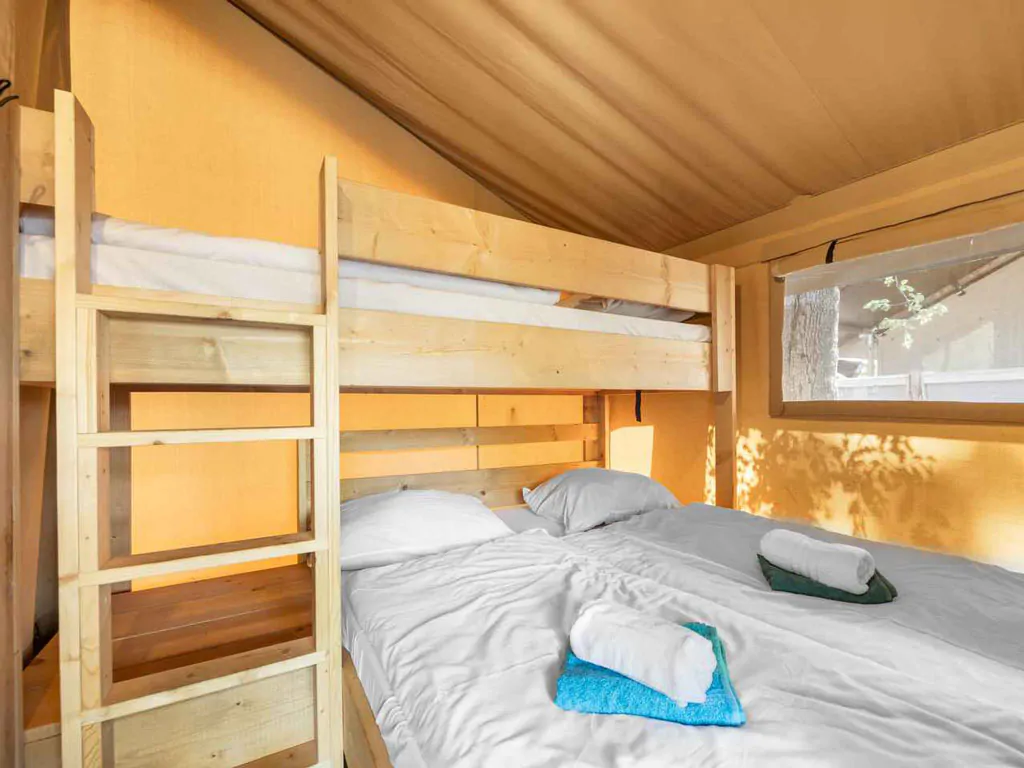 camping-stella-maris-umag-safari-tent-lodge-airco-interior-bunkbed