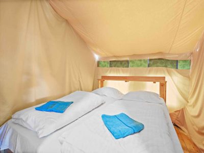 camping-valkanela-glamping-safari-tent-relax-interior-bedroom