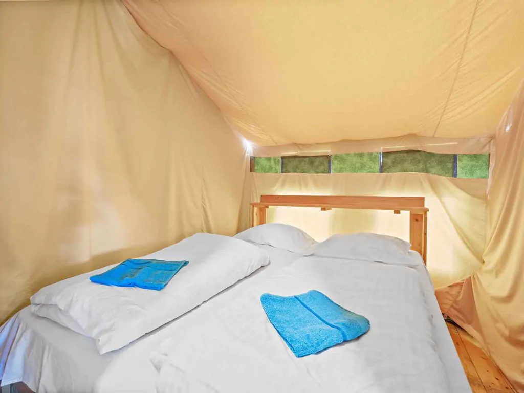 camping-valkanela-glamping-safari-tent-relax-interior-bedroom