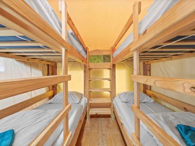 camping-valkanela-glamping-safari-tent-relax-interior-bunkbeds