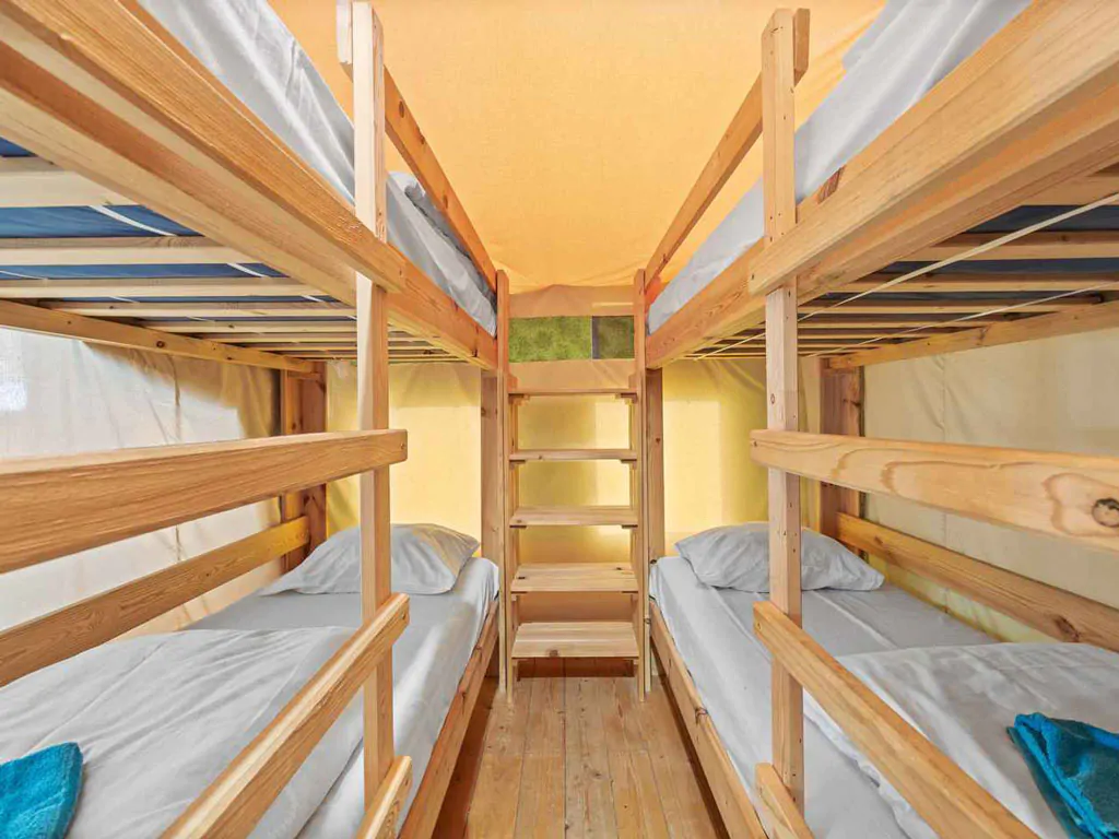 camping-valkanela-glamping-safari-tent-relax-interior-bunkbeds