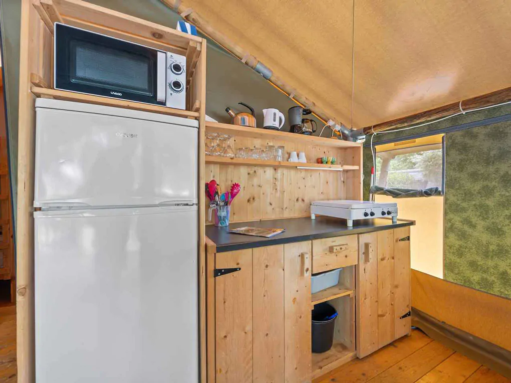camping-valkanela-glamping-safari-tent-relax-interior-kitchen