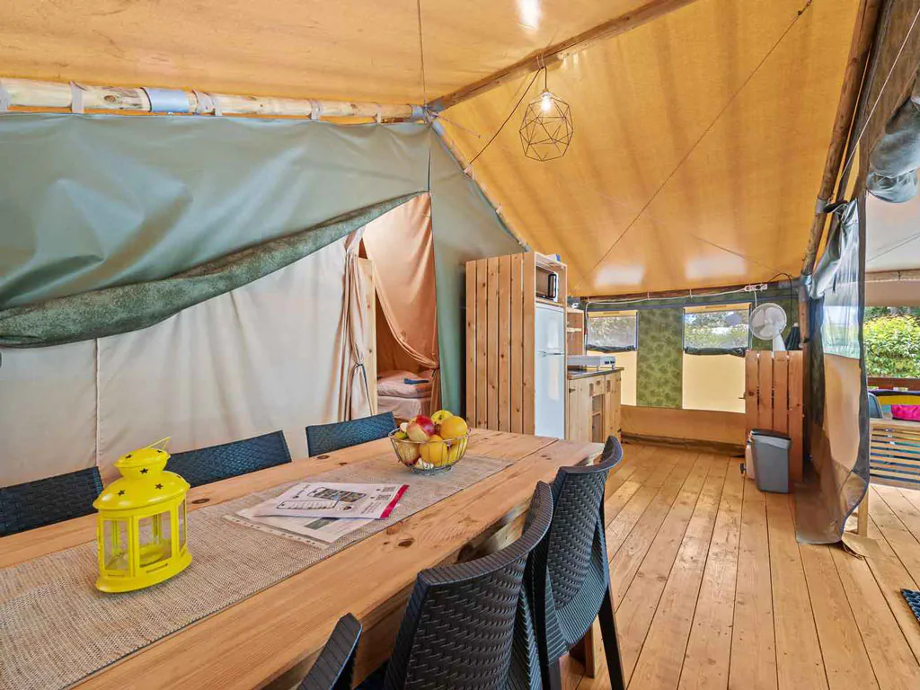 camping-valkanela-glamping-safari-tent-relax-interior-livingroom