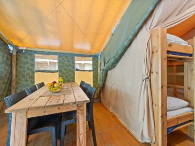 camping-valkanela-glamping-safari-tent-relax-interior-table-ii