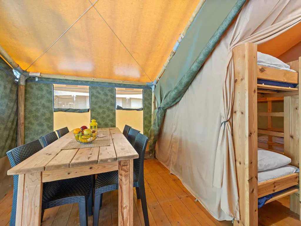 camping-valkanela-glamping-safari-tent-relax-interior-table-ii