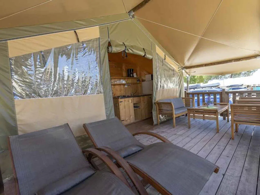 camping-valkanela-glamping-safari-tent-sunset-sanitair-airco-exterior-terrace-iii