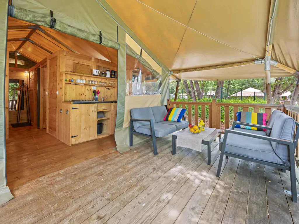 camping-valkanela-glamping-safari-tent-sunset-sanitair-airco-exterior-terrace