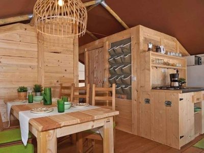 camping-valkanela-glamping-safari-tent-sunset-sanitair-airco-interior-livingroom