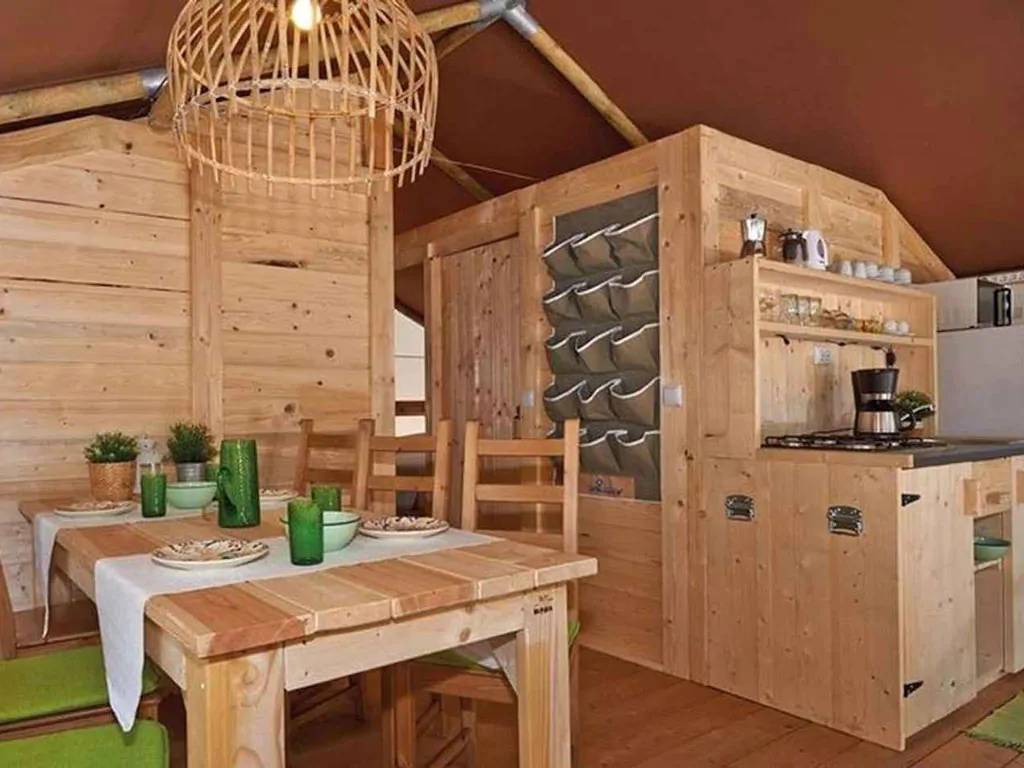 camping-valkanela-glamping-safari-tent-sunset-sanitair-airco-interior-livingroom