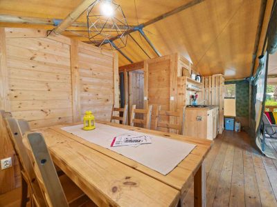 camping-valkanela-glamping-safari-tent-sunset-sanitair-airco-interior-table