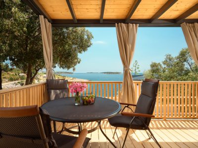 campsite-adriatic-cliff-one-bedroom-sea-view-exterior-terrace-view