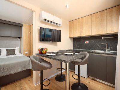 campsite-adriatic-cliff-one-bedroom-sea-view-interior-kitchen