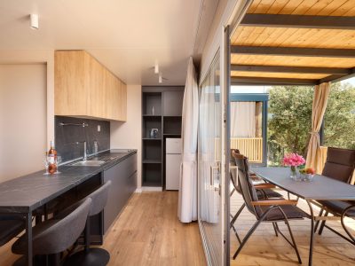campsite-adriatic-cliff-two-bedroom-seaside-interior-kitchen-and-terrace