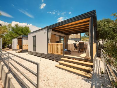 campsite-adriatic-mobile-home-cliff-two-bedroom-seaside-exterior-mobile-home-terrace