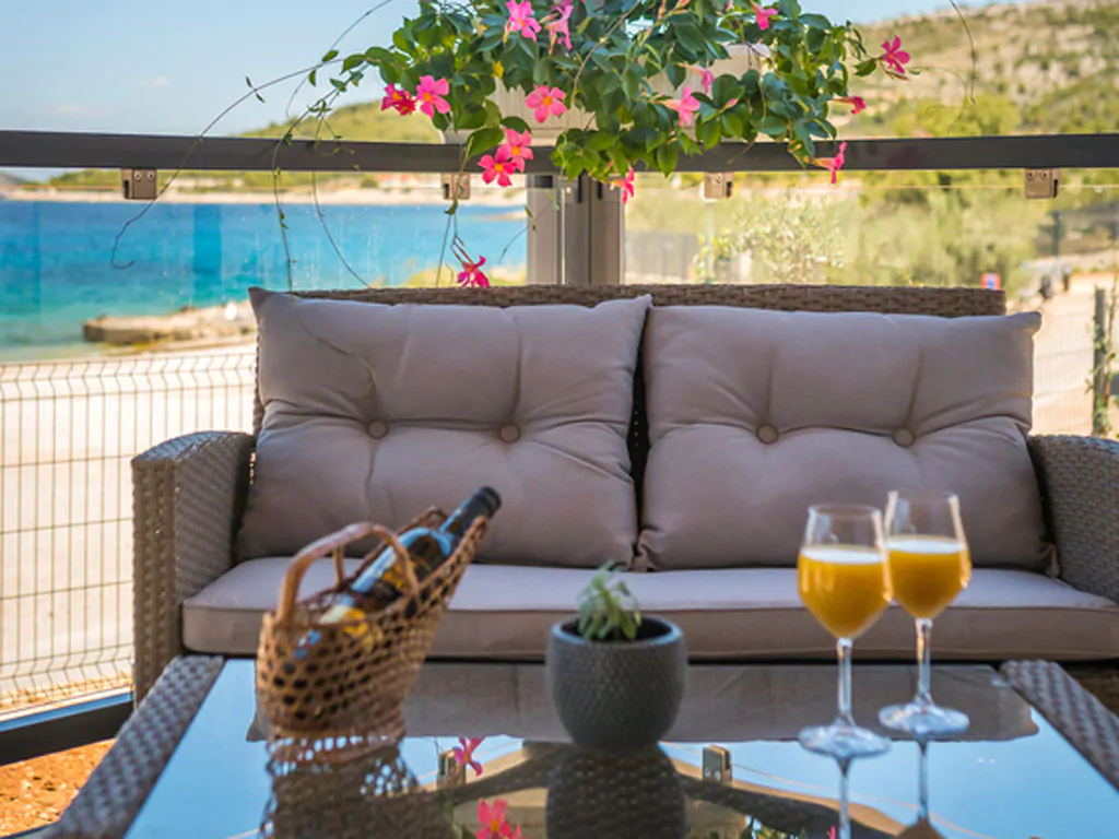 campsite-adriatic-mobile-home-sea-view-exterior-terrace-view