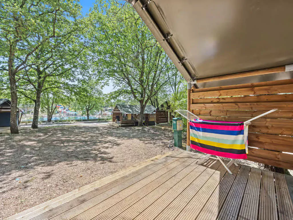 campsite-bijela-uvala-glamping-tent-safari-tent-cozy-exterior-terrace