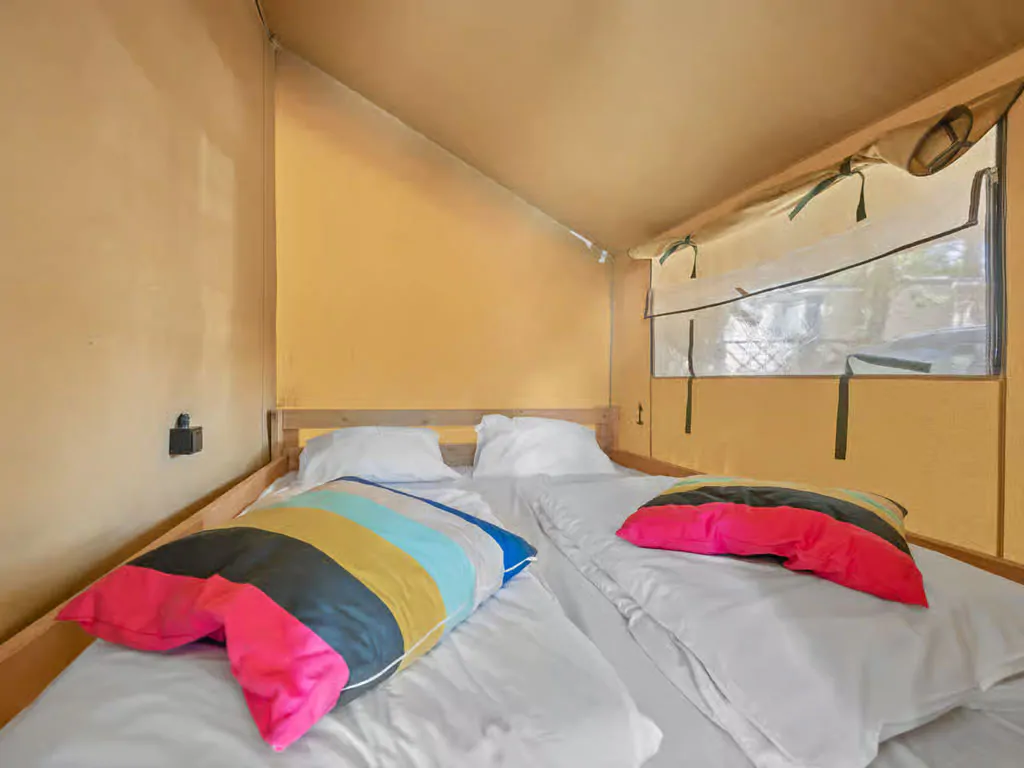 campsite-bijela-uvala-glamping-tent-safari-tent-cozy-interior-bedroom