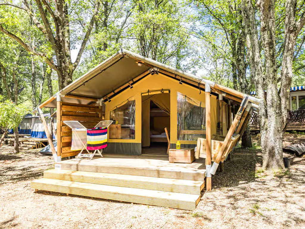 campsite-bijela-uvala-glamping-tent-safari-tent-cozy-outside