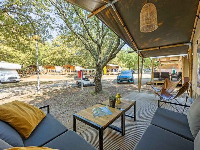 campsite-bijela-uvala-safari-tent-lodge-8-persons-exterior-terrace