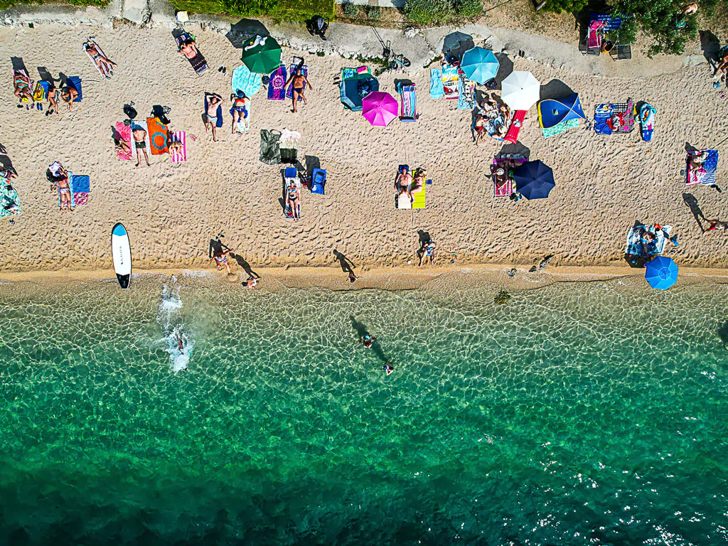 campsite-kovacine-air-view-beach-people